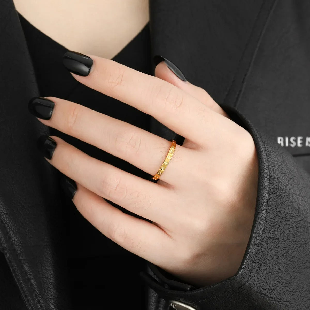 Bague Femme Anneau Gravé Cœurs
