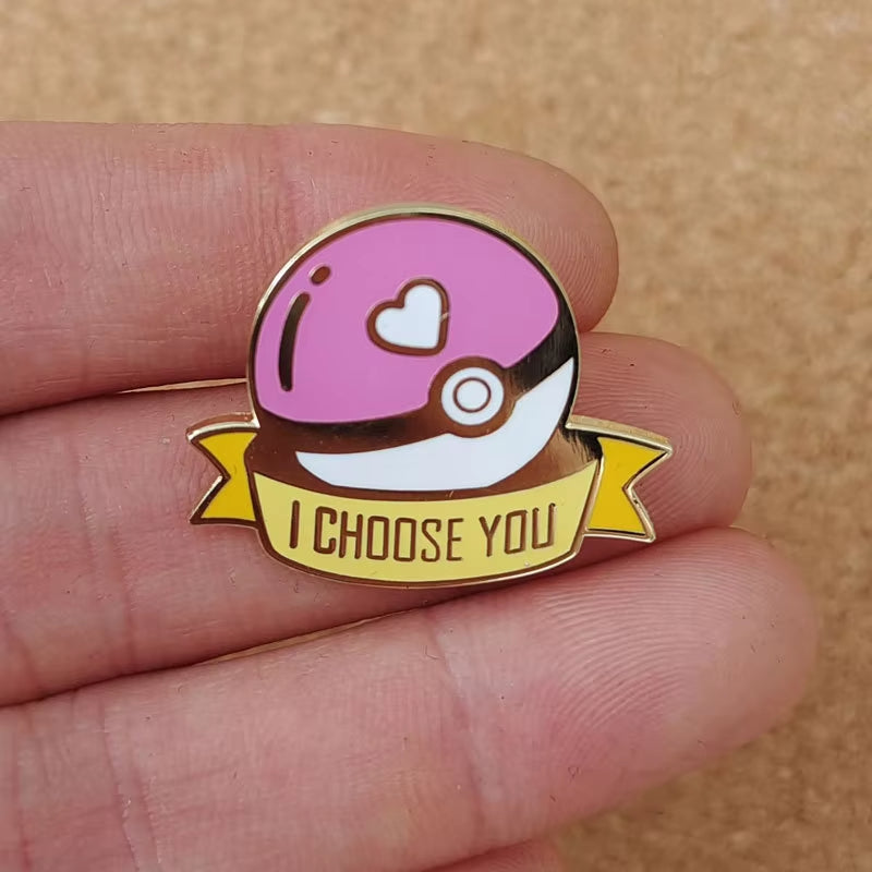 Broche Pokeball avec Coeur