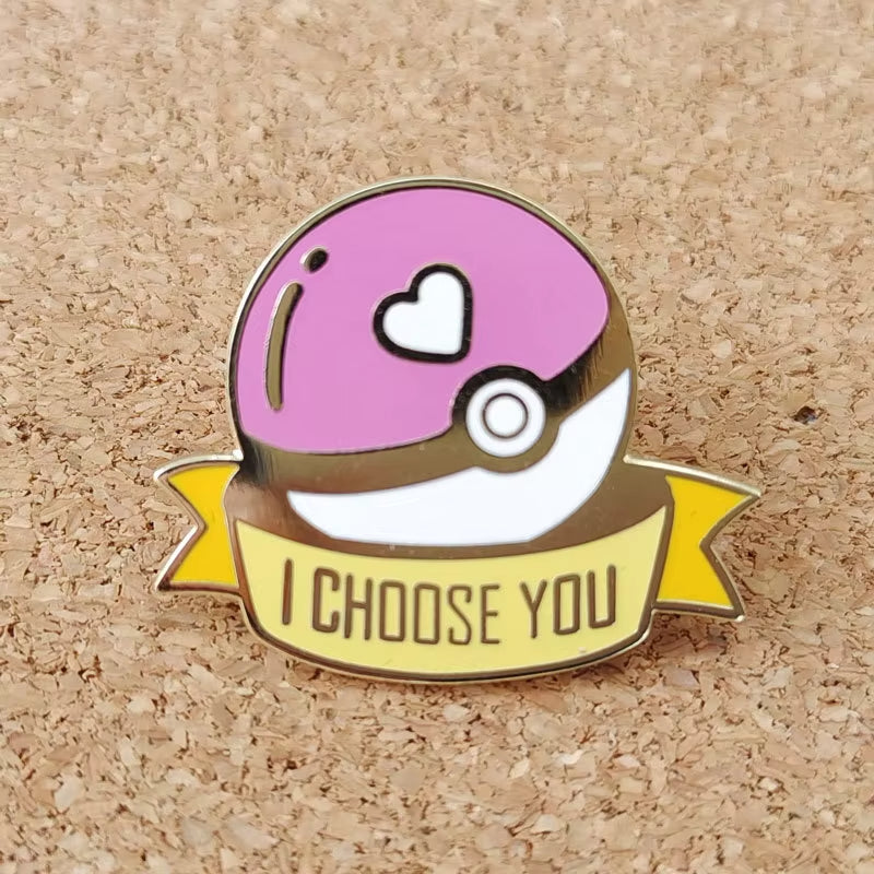 Broche Pokeball avec Coeur