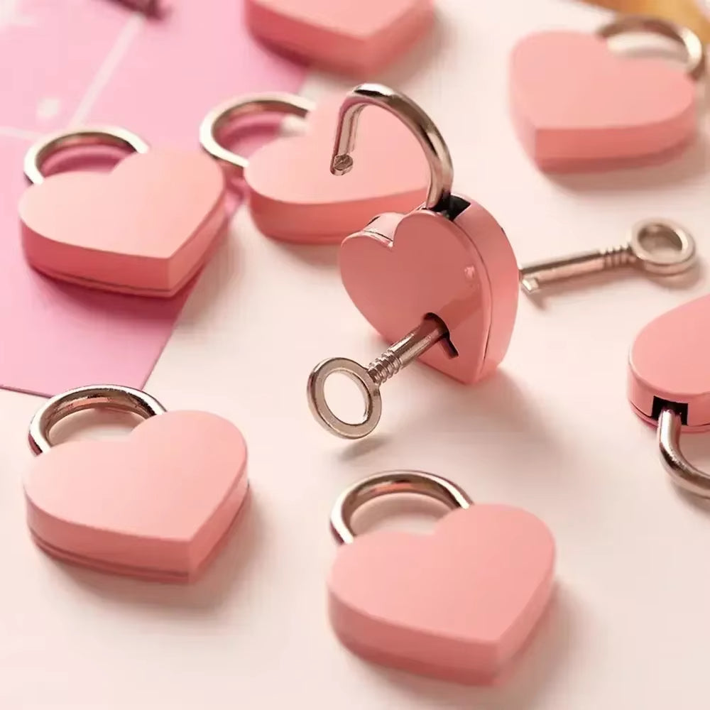 Cadenas Coeur Rose sur fond blanc