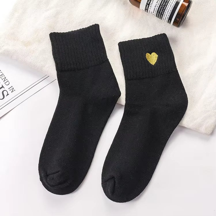 Chaussettes pour Femme Coeur Brodé sur fond blanc