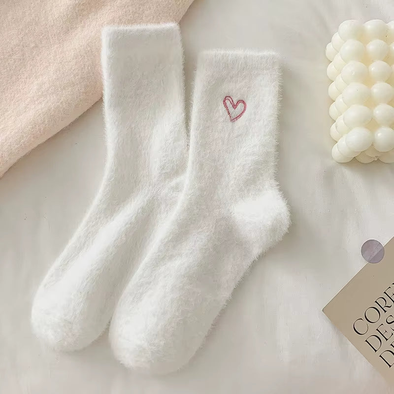Chaussettes pour Femme Polaires à Coeur Brodé sur fond blanc