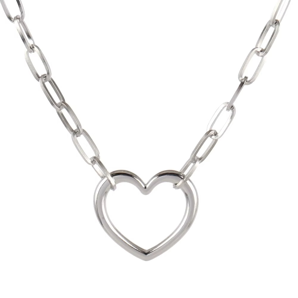 Collier Design à Coeur Vide sur fond blanc