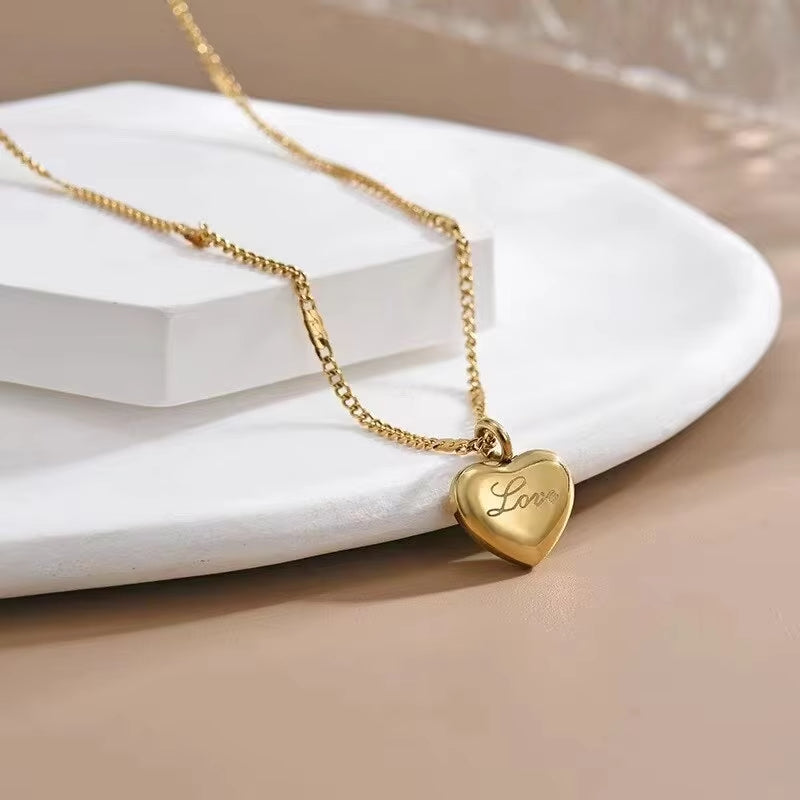 Collier Fin Pendentif Coeur "Love"