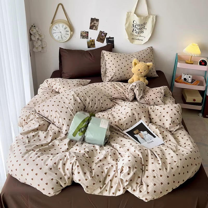 Housse de Couette Coeur Marron sur un lit