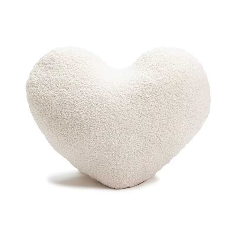 Housse de Coussin en Forme de Coeur sur fond blanc