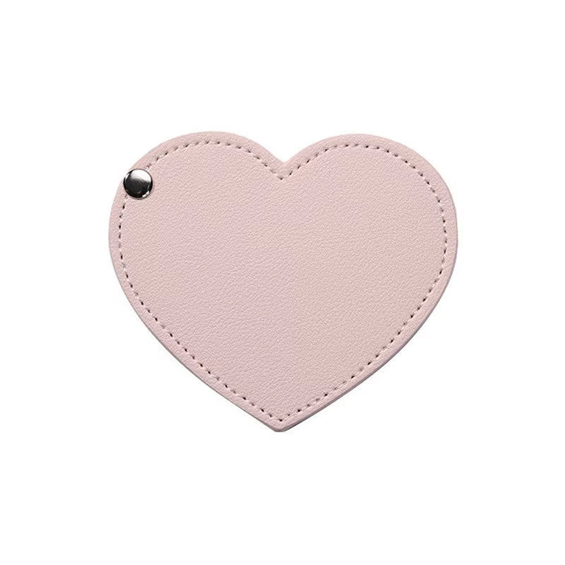 Miroir de Poche en Simili Cuir Coeur sur fond blanc
