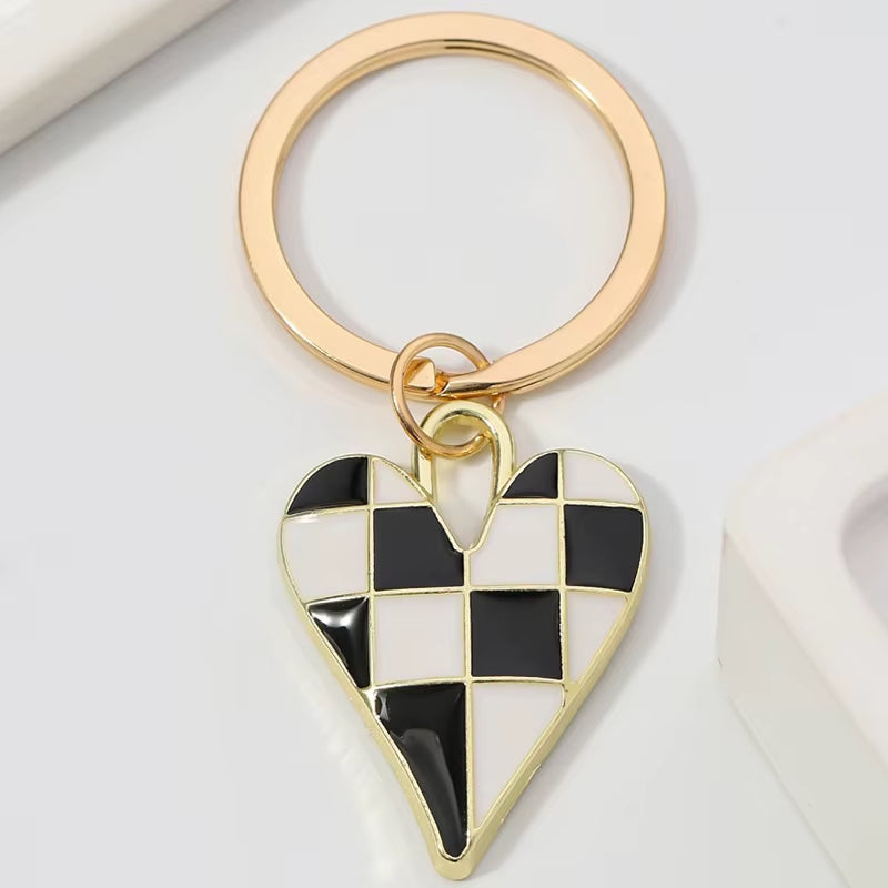 Porte Clé Coeur à Carreaux sur fond gris