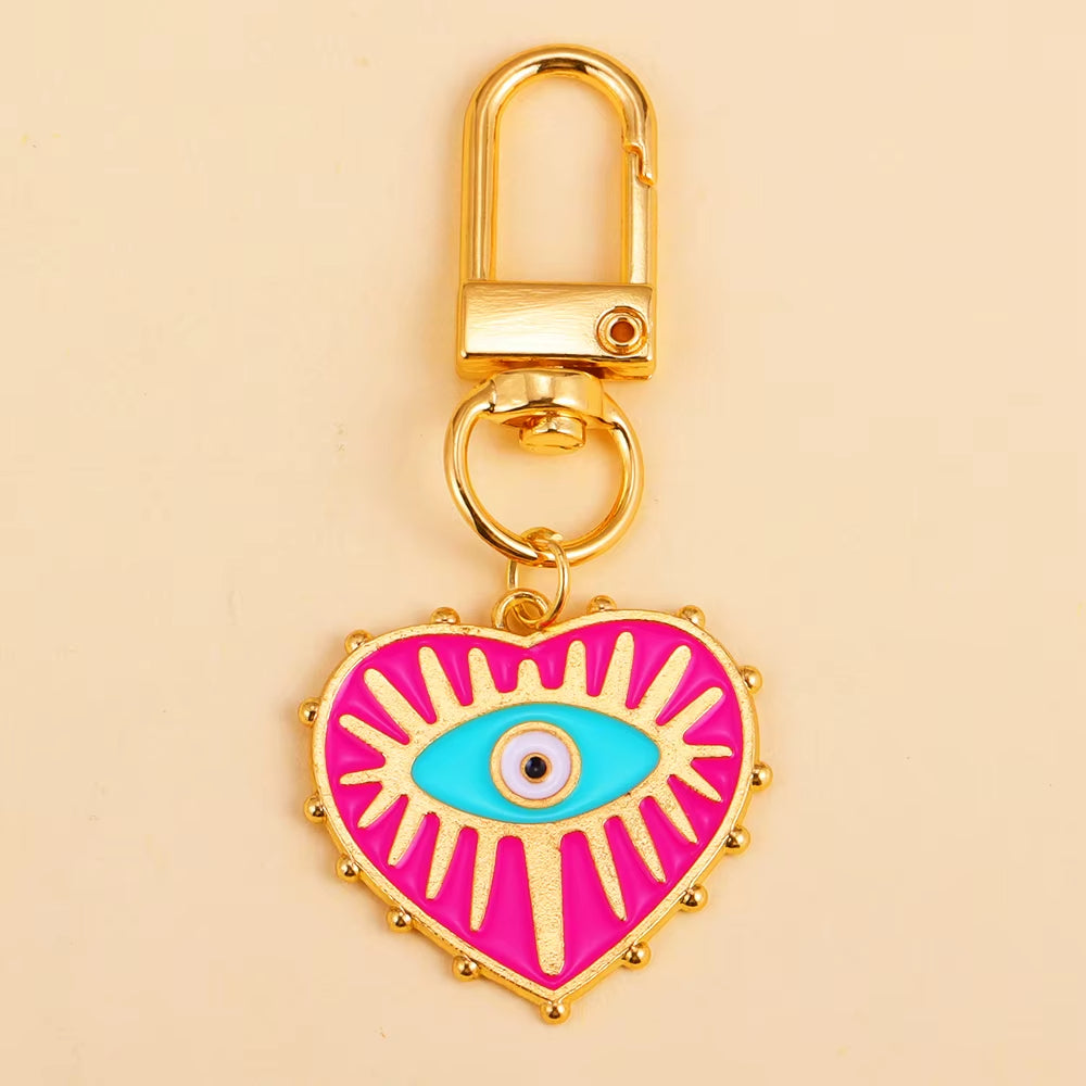 Porte Clé Coeur Mauvais Oeil sur fond beige