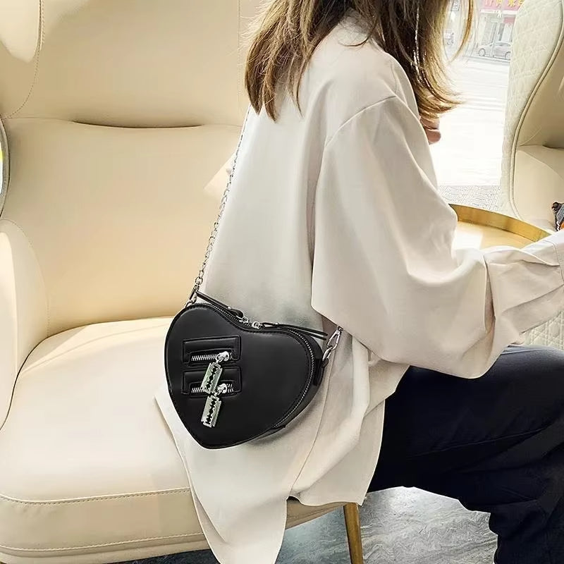 Sac à Main Coeur Noir et Moderne