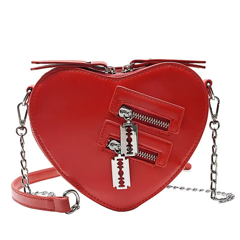 Sac à Main Coeur Rouge avec Fermeture Éclair sur fond blanc
