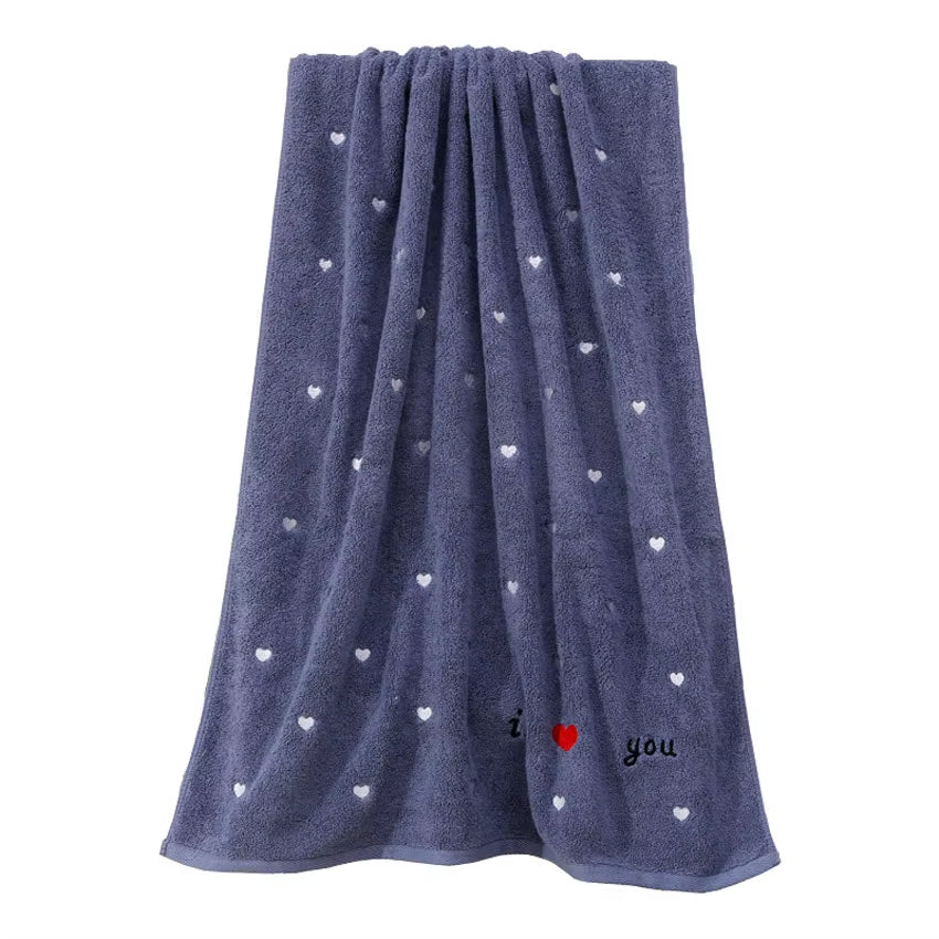 Serviette Brodée Coeur sur fond blanc