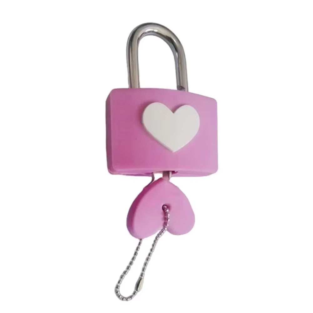 Cadenas Coloré Coeur sur fond blanc