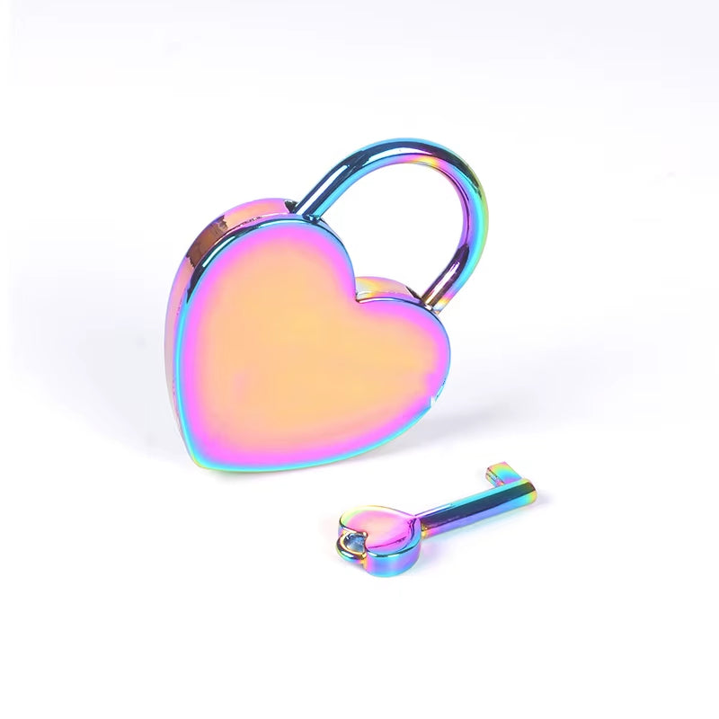 Cadenas Métal Coeur Multicolore sur fond blanc