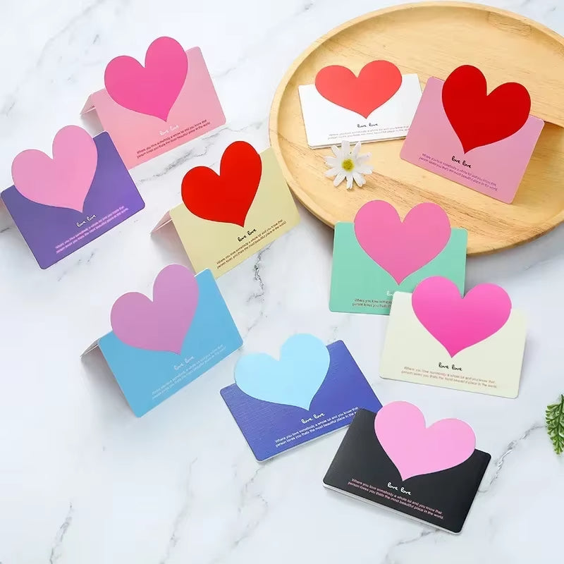 Carte Postale Love sur fond blanc