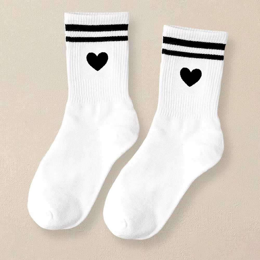 Chaussettes pour Femme Rayées avec Coeur sur fond beige