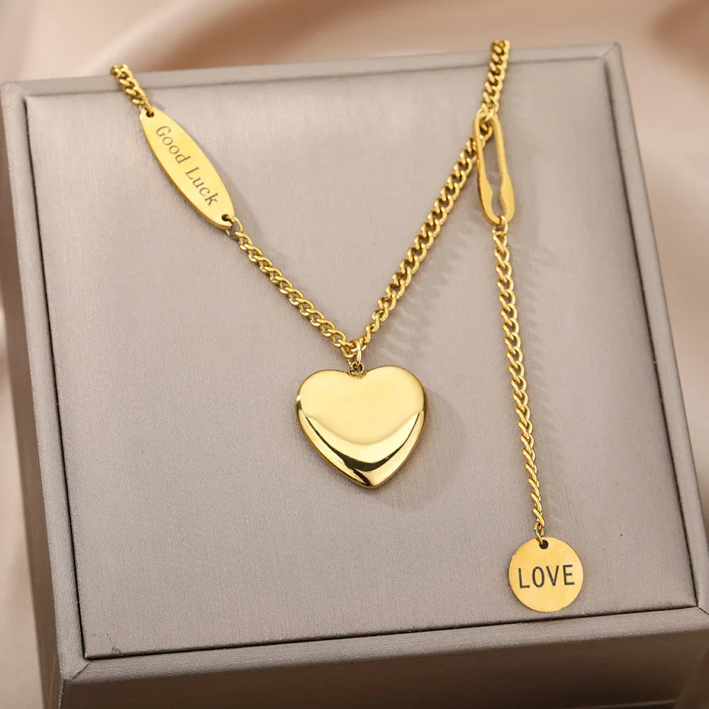 Collier Coeur de Style Moderne sur une boite grise