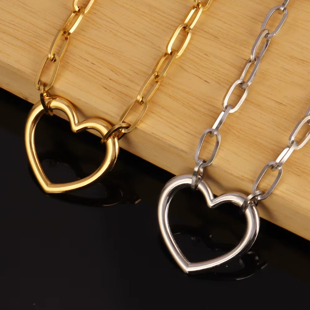 Collier Design à Coeur Vide