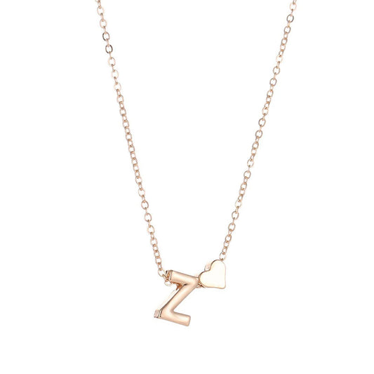 Collier Initiale Coeur Maille Fine sur fond blanc