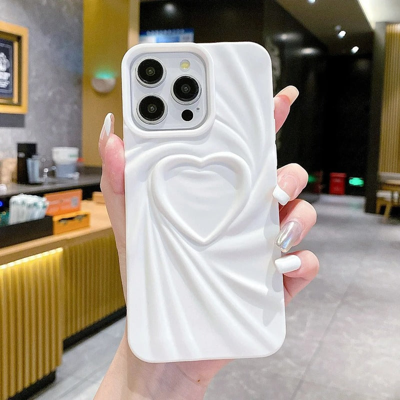 Coque de Telephone Cœur 3D Effet Tissu iPhone blanc dans la main d'une femme