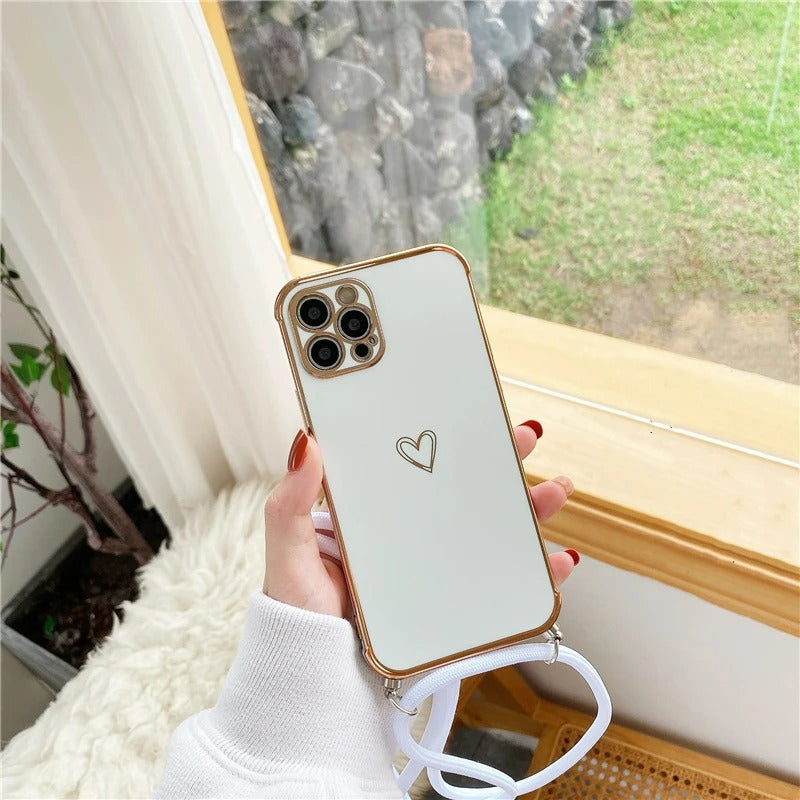 Coque de Telephone Cœur Doré Avec Cordon iPhone blanc dans la main d'une femme