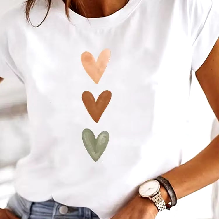 T-shirt Col Rond Motif Coeur sur une femme