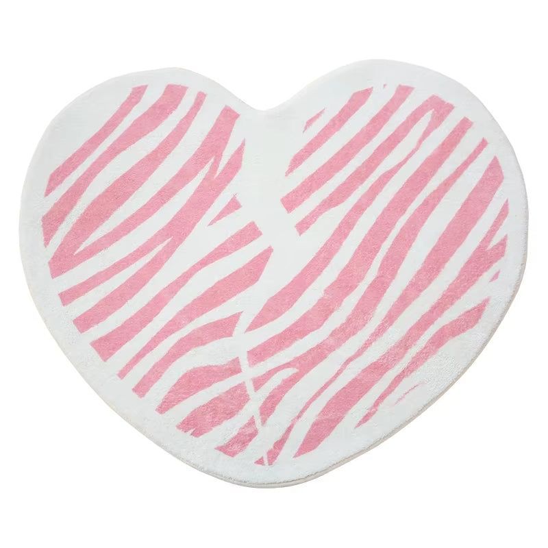 Tapis Rose Coeur Brisé sur fond blanc