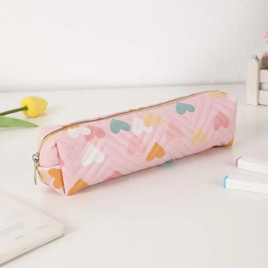 Trousse Crayon Coeur sur fond gris