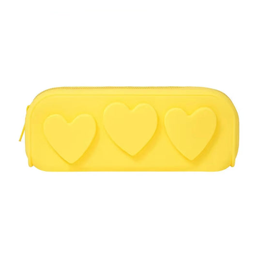 Trousse Crayon Silicone Coeur sur fond blanc