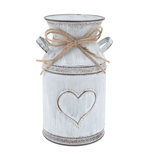 Vase Vintage à Coeur en Fer sur fond blanc